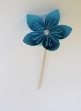 گل اوریگامی آبی